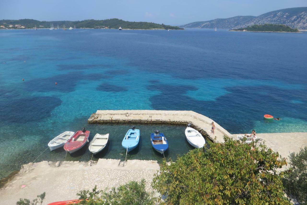 I&J Relaxing Beach Apartments Račišće Exterior foto